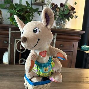 🥰VTech Interactive Plush Kangaroo Toy with Light-Up Heart musical 🎵